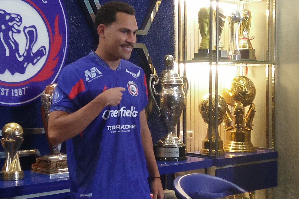 Urung Datangkan Playmaker dan Pinang Gelandang Bertahan, Ini Penjelasan Arema FC Urung Datangkan Playmaker dan Pinang Gelandang Bertahan, Ini Penjelasan Arema FC