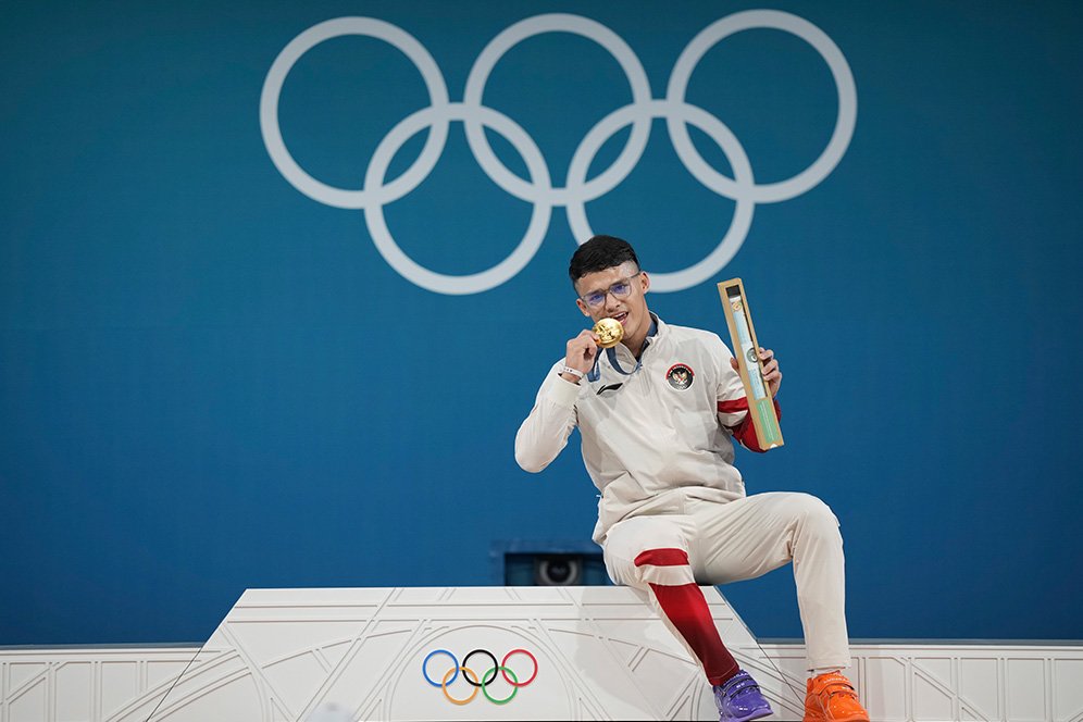Profil Rizki Juniansyah, Atlet Angkat Besi Indonesia yang Raih Medali Emas Olimpiade Paris 2024