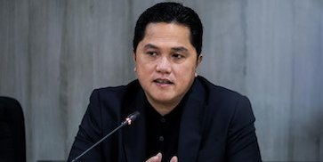 Momen Keakraban Bung Towel dan Erick Thohir Nonton Timnas Indonesia Vs Laos
