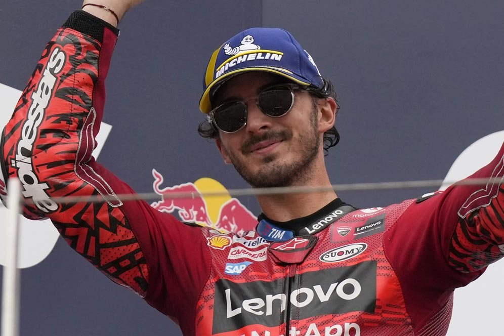 Respek! Viral Video Pecco Bagnaia Minta Fans Italia Tak Teriaki Marc Marquez di Podium MotoGP San Marino