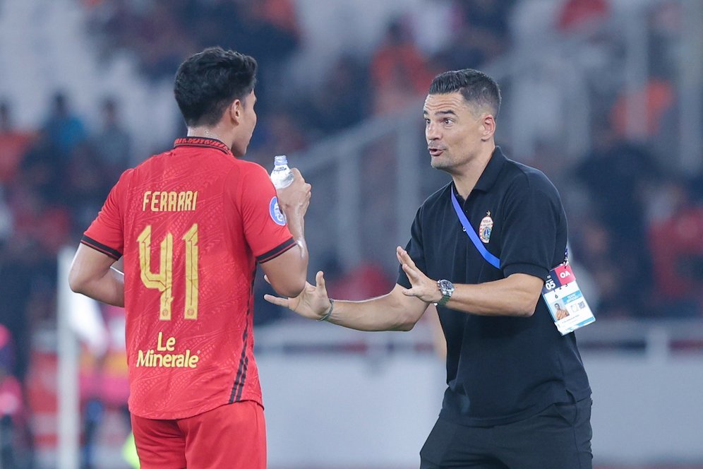 Video Komentar Carlos Pena Jelang Duel Persija vs Persib: Saya Tahu Rivalitasnya Video Komentar Carlos Pena Jelang Duel Persija vs Persib: Saya Tahu Rivalitasnya