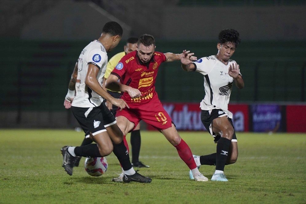 Bawa Bukti Gambar Hingga Gebrak Meja, Pelatih PSM Makassar Anggap Rizky Ridho Layak Kartu Merah Bawa Bukti Gambar Hingga Gebrak Meja, Pelatih PSM Makassar Anggap Rizky Ridho Layak Kartu Merah