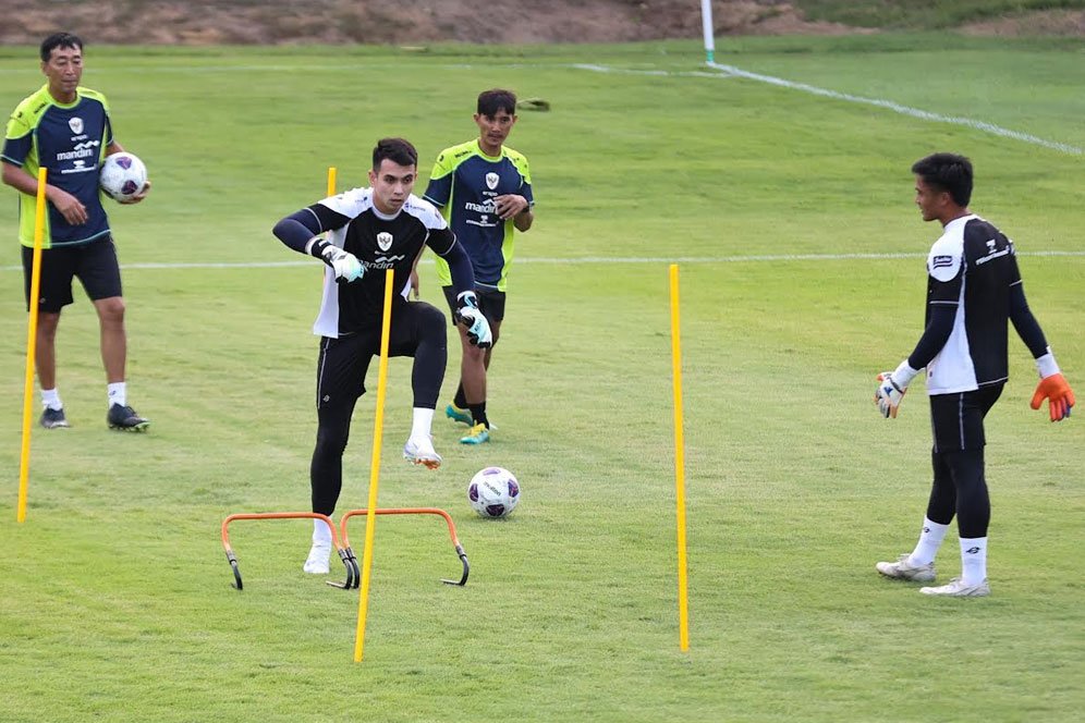 Persaingan Kiper Timnas Indonesia untuk Menghadapi Arab Saudi: Nadeo Bisa Kudeta Posisi Ernando