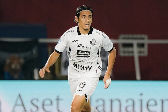 Transaksi Pemain Antara Dua Rival