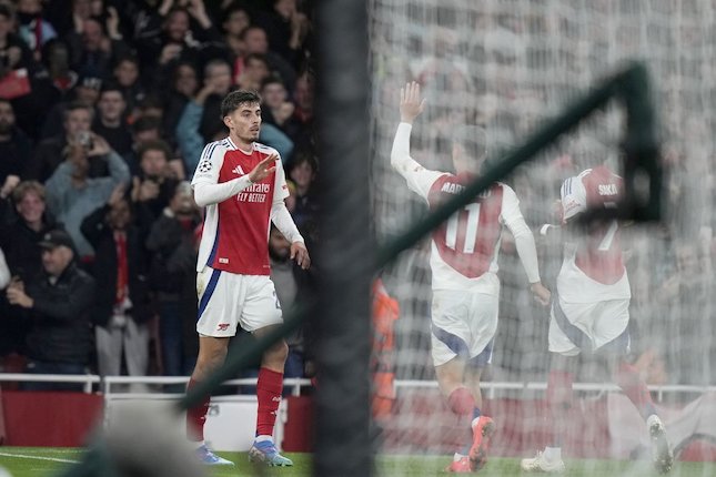 Kilas Balik: Ketika Arsenal Menaklukkan PSG