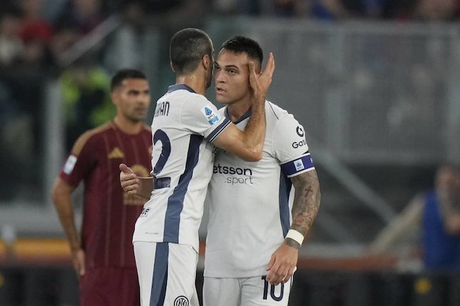 Selebrasi Lautaro Martinez dalam laga AS Roma vs Inter Milan di Serie A 2024/2025. (c) AP Photo/Andrew Medichini