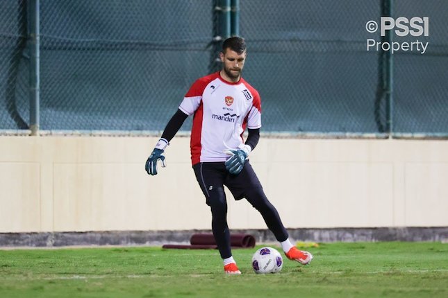 Maarten Paes berlatih bersama Timnas Indonesia jelang laga melawan Bahrain di Kualifikasi Piala Dunia 2026 (c) PSSI