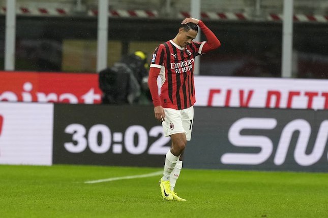 Serie A 2024/25: Ekspresi pemain AC Milan, Tijjani Reijnders, usai dikartu merah dalam laga AC Milan vs Udinese di pekan 8 (c) AP Photo/Antonio Calanni