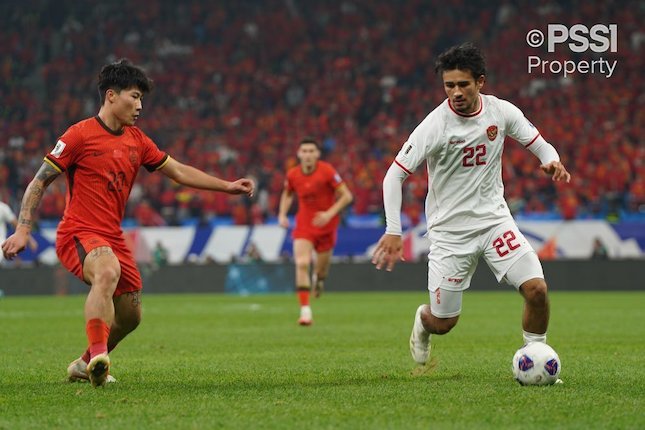 Aksi Nathan Tjoe-A-On Timnas pada laga Indonesia lawan China di Kualifikasi Piala Dunia 2026 Zona Asia (c) Media PSSI