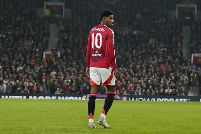 Marcus Rashford dalam laga Manchester United vs Leicester City di Carabao Cup 2024/2025. (c) AP Photo/Dave Thompson