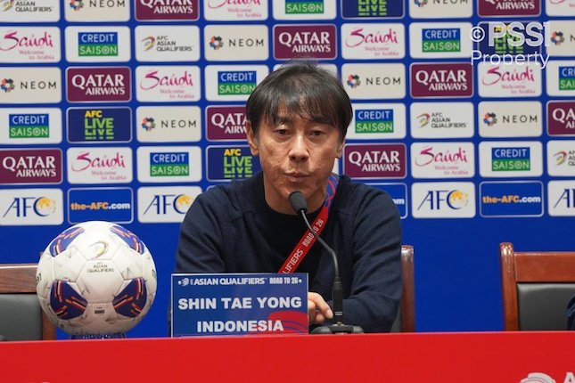 Shin Tae-yong memberi keterangan pada media usai laga Timnas Indonesia lawan China di Kualifikasi Piala Dunia 2026 Zona Asia (c) Media PSSI