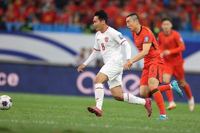 Aksi Witan Sulaeman dalam laga Kualifikasi Piala Dunia 2026 antara China vs Timnas Indonesia, Selasa (15/10/2024). (c) AFC