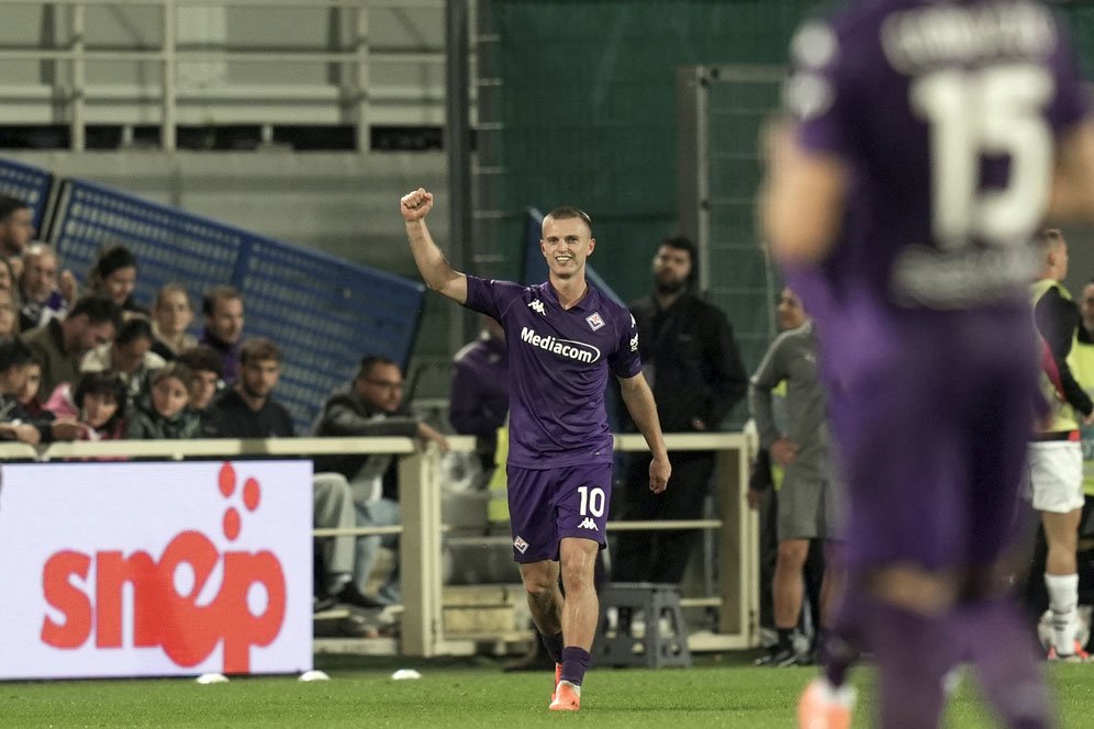 Ada Kecerobohan Bek-bek Milan di Balik Gol Kedua Fiorentina Ada Kecerobohan Bek-bek Milan di Balik Gol Kedua Fiorentina