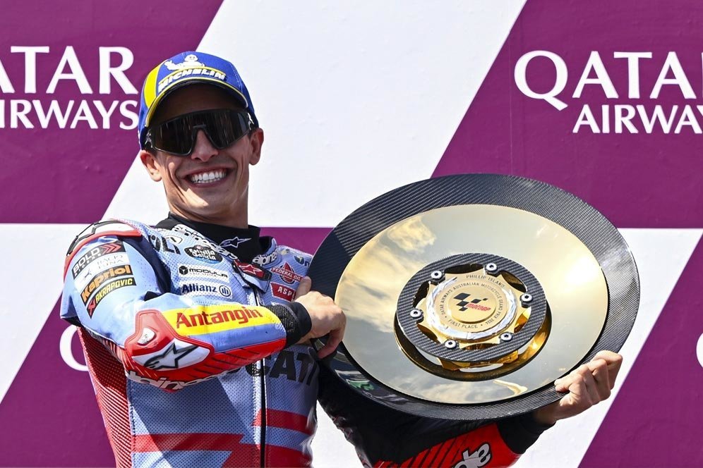 Cinderamata untuk Australia: Marc Marquez Pamer Foto Jejak Ban di Grid Phillip Island Akibat Insiden Tear-off Cinderamata untuk Australia: Marc Marquez Pamer Foto Jejak Ban di Grid Phillip Island Akibat Insiden Tear-off