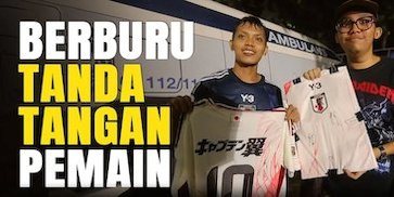Hujan Bukan Penghalang, Fans Timnas Jepang Antusias Berburu Tanda Tangan Pemain di Jakarta