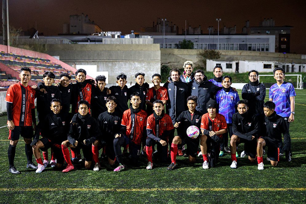 Tim Korea-Korea Selecao Berlatih di Dinginnya Malam Portugal