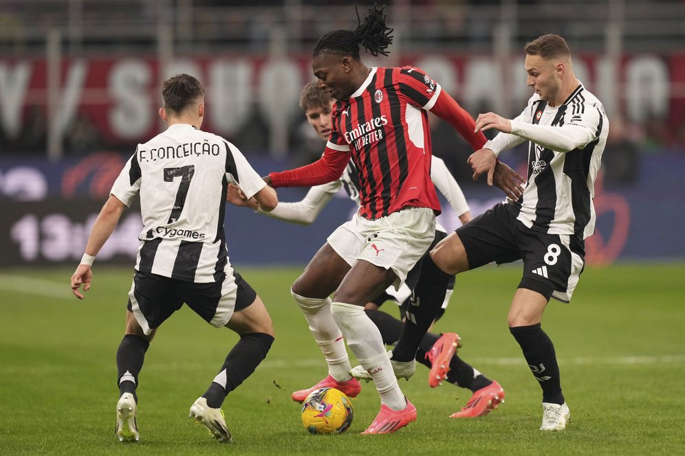 Olengnya Dua Kapal Besar: AC Milan, Juventus, dan Sejarah Kelam yang Terulang Olengnya Dua Kapal Besar: AC Milan, Juventus, dan Sejarah Kelam yang Terulang