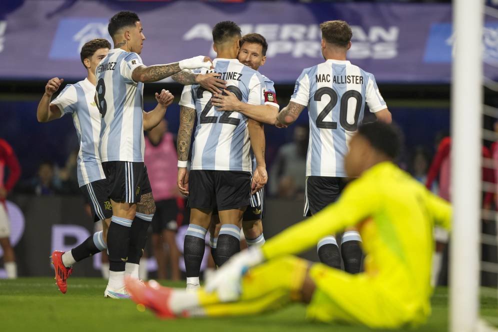 Cocoklogi Pemain Argentina: Inter Milan Menuju Takhta Liga Champions 2024/2025?