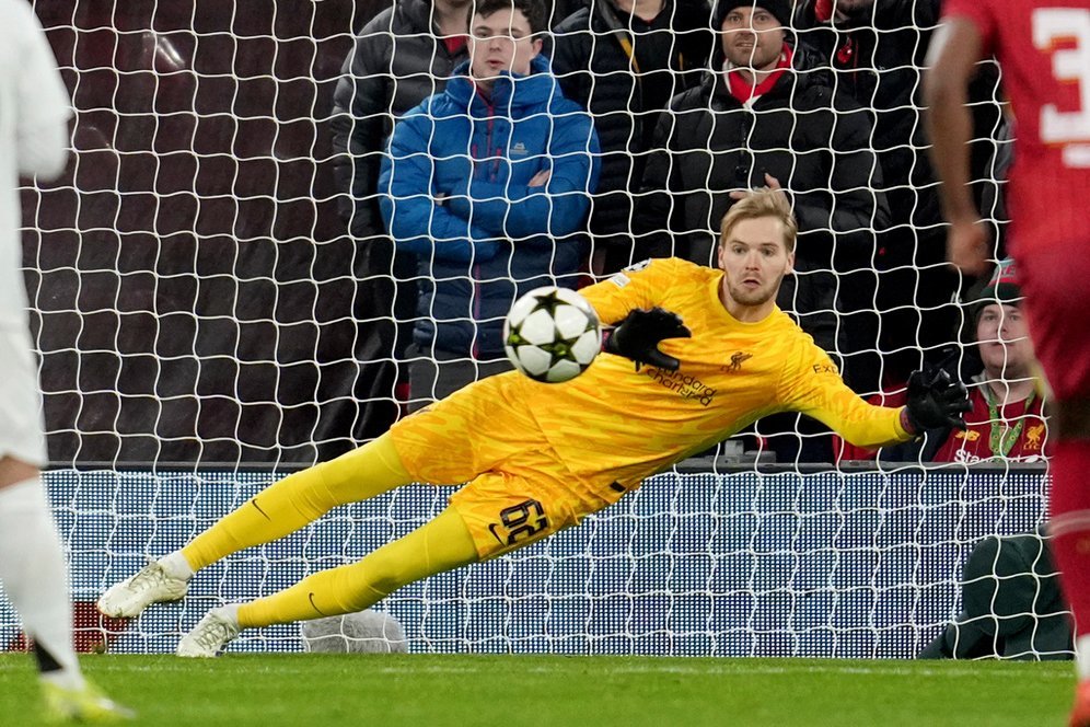 Senyum Kecut Alisson Saat Caoimhin Kelleher Tampil Ciamik Hadapi Real Madrid