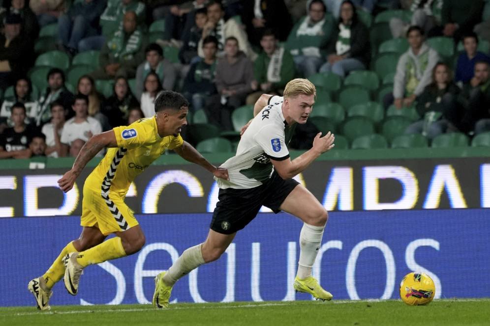 Ketidakpastian Perburuan Striker Baru AC Milan: Conrad Harder Terancam Batal Ketidakpastian Perburuan Striker Baru AC Milan: Conrad Harder Terancam Batal
