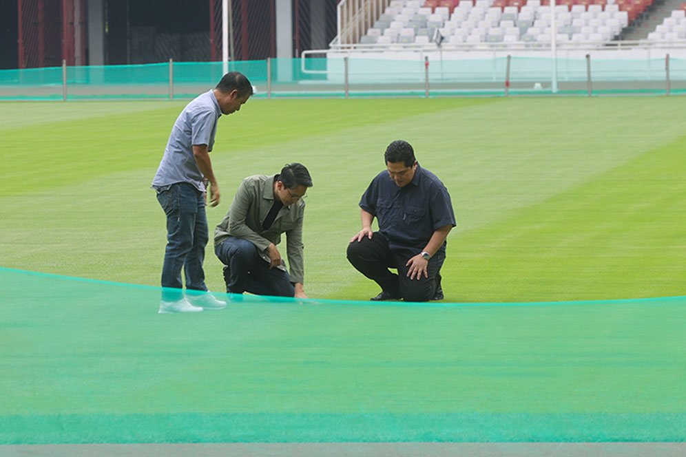 Video: Ketua Umum PSSI Cek Kondisi Rumput SUGBK, Bagaimana Hasilnya?