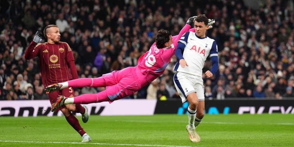 Man of the Match Tottenham vs AS Roma: Mile Svilar