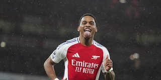 Arsenal Bikin MU Kembali Membumi Arsenal Bikin MU Kembali Membumi