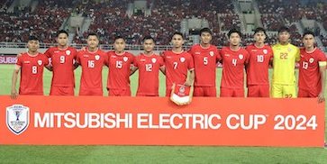Ketika Pemain Timnas Indonesia Menghampiri Suporter Tanpa Senyuman