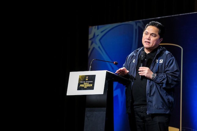 Ketum PSSI Erick Thohir dalam acara Malam Apresiasi Piala Presiden 2024 di SCTV Tower, Kamis (19/12/2024). (c) Bola.net/Bagaskara Lazuardi