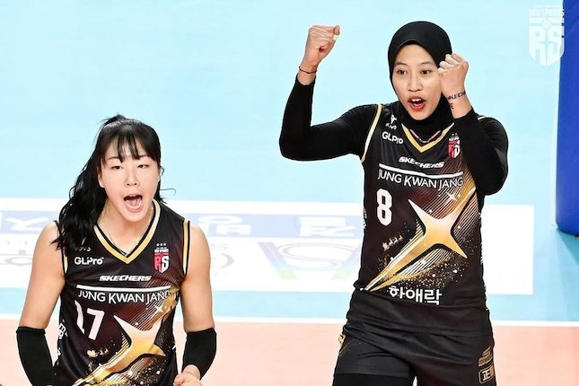 Daftar Pemain Daejeon Red Sparks 2024/2025 Megawati Hangestri Pertiwi dan Jun Ho-young saat berlaga bersama Daejeon Red Sparks di Korean V-League 2024/2025. (c) Instagram/Red__Sparks