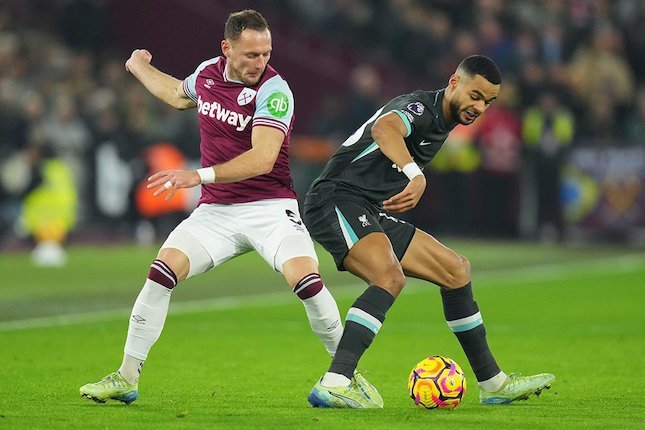 West Ham: Mencari Napas di Tengah Badai