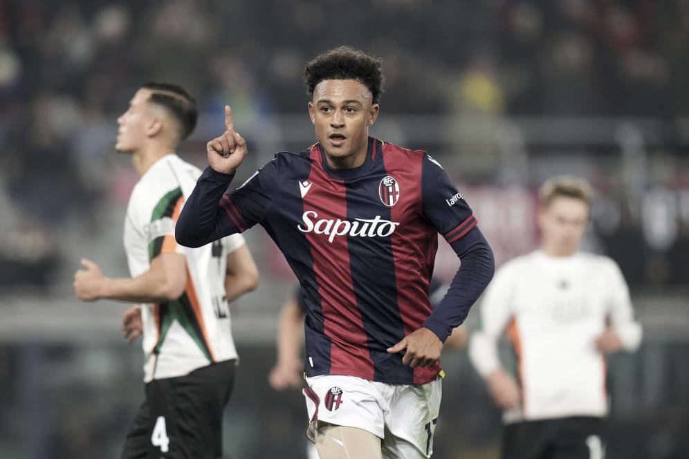 Jay Idzes Berikan Penalti, Venezia Dibantai Bologna 3-0 Jay Idzes Berikan Penalti, Venezia Dibantai Bologna 3-0