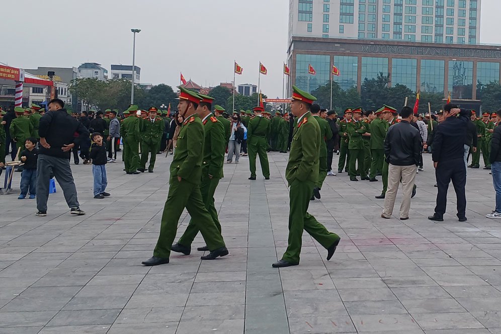 Laporan Piala AFF 2024 dari Vietnam: Melihat Parade Militer di Depan Hotel Timnas Indonesia Menginap Laporan Piala AFF 2024 dari Vietnam: Melihat Parade Militer di Depan Hotel Timnas Indonesia Menginap
