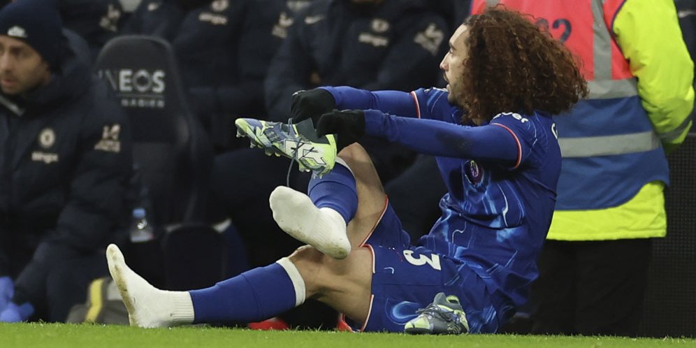 Kocak! Bikin Sial di Laga Tottenham vs Chelsea, Sepatu Cucurella Langsung Dibuang ke Bak Sampah