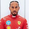 Merah Menyala! Lewis Hamilton Akhirnya Pamer Penampilan Baru Pakai Baju Balap Scuderia Ferrari Merah Menyala! Lewis Hamilton Akhirnya Pamer Penampilan Baru Pakai Baju Balap Scuderia Ferrari