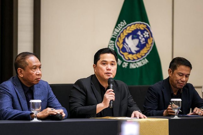 Ketua PSSI, Erick Thohir (tengah), dalam konferensi pers Perkembangan Timnas Indonesia (c) Bola.net/Bagaskara Lazuardi