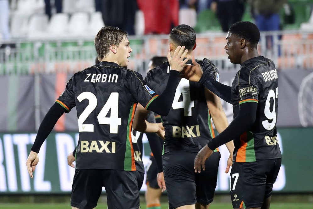 Jay Idzes Under Perform, Venezia Gagal Menang Lawan Verona Jay Idzes Under Perform, Venezia Gagal Menang Lawan Verona