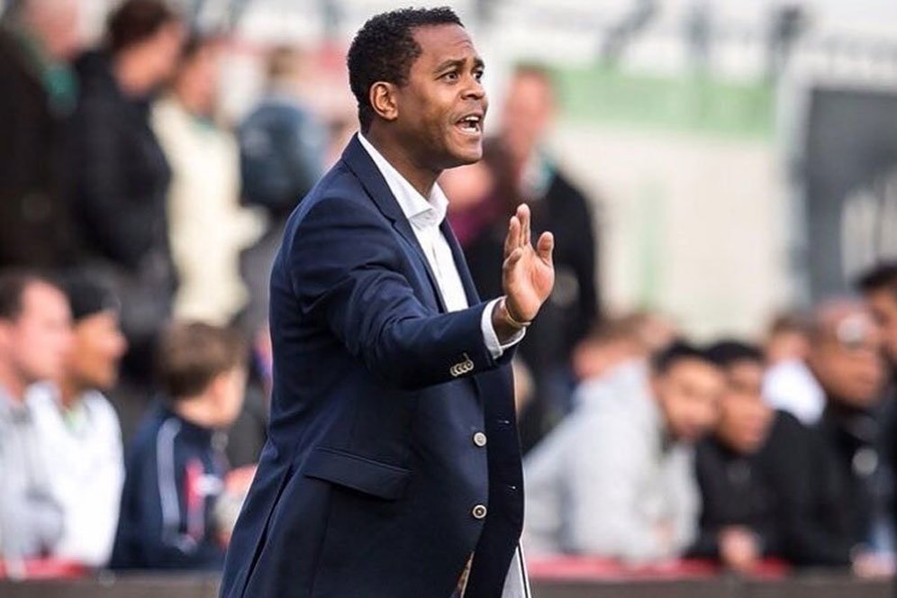 Van Dijk: Kluivert Melihat Langsung Gaya Kepelatihan Postecoglou