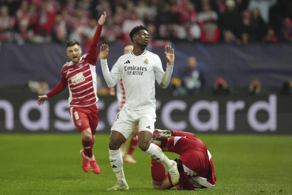 Tawaran 75 Juta Euro Ditolak! Klub Premier League Ini Gagal Gaet Aurelien Tchouameni dari Real Madrid Tawaran 75 Juta Euro Ditolak! Klub Premier League Ini Gagal Gaet Aurelien Tchouameni dari Real Madrid