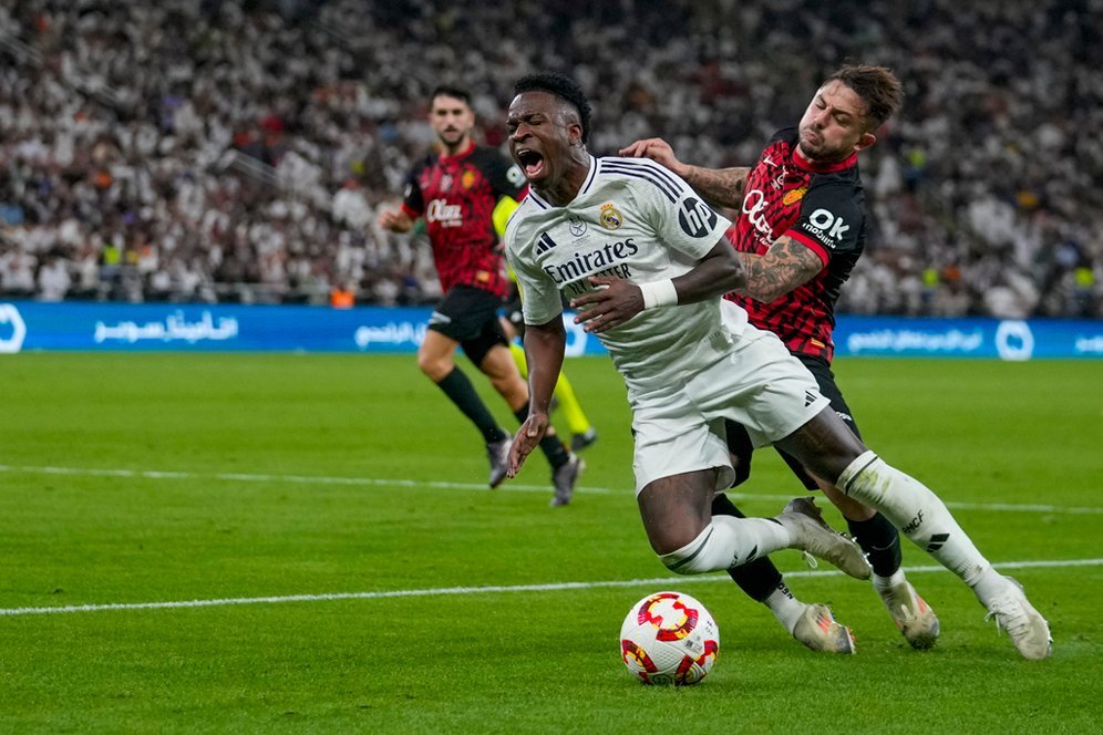 Real Madrid vs Mallorca: Raul Asencio Kirim Kiss Bye ke Pablo Maffeo Usai Terlibat Keributan