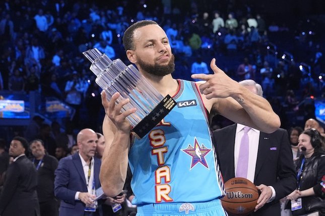 Stephen Curry Bawa Shaq's OGs Meraih Kemenangan