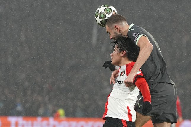 Head to Head AC Milan vs Feyenoord Liga Champions 2024/25: Ayase Ueda vs Strahinja Pavlovic di laga Feyenoord vs AC Milan pada leg 1 play-off fase gugur (c) AP Photo/Peter Dejong
