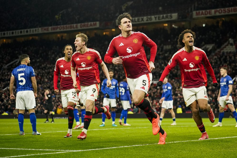 Man United Mau Membangun Benteng Kokoh? Ini Saran dari Eks Bek MU