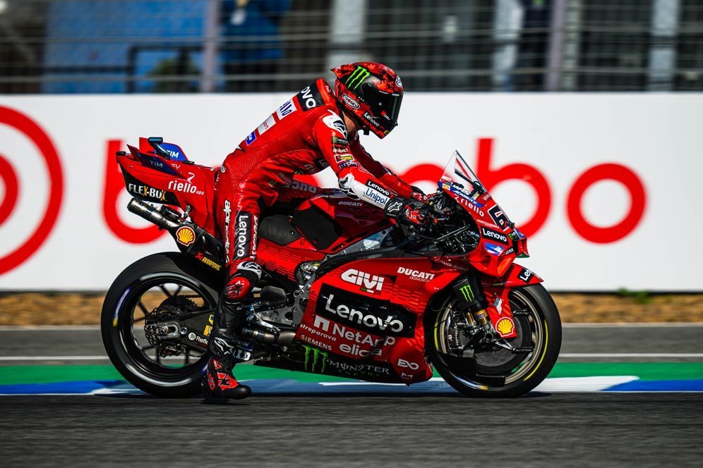 Race Direction Minta Maaf ke Pecco Bagnaia Usai Salah Kibarkan Bendera Kuning di MotoGP Thailand Race Direction Minta Maaf ke Pecco Bagnaia Usai Salah Kibarkan Bendera Kuning di MotoGP Thailand