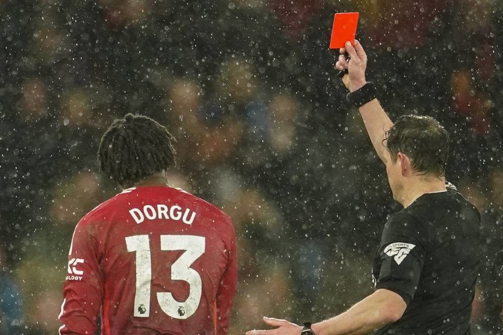Patrick Dorgu Dapat Kartu Merah, Harry Maguire: Gak Papa, Biar Jadi Pelajaran! Patrick Dorgu Dapat Kartu Merah, Harry Maguire: Gak Papa, Biar Jadi Pelajaran!