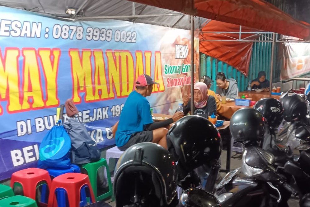 Gurihnya Siomay, Manisnya Rejeki: Kisah Siomay Mandala, UMKM yang Bertumbuh Bersama PSIM Yogyakarta di Pegadaian Liga 2 2024/2025