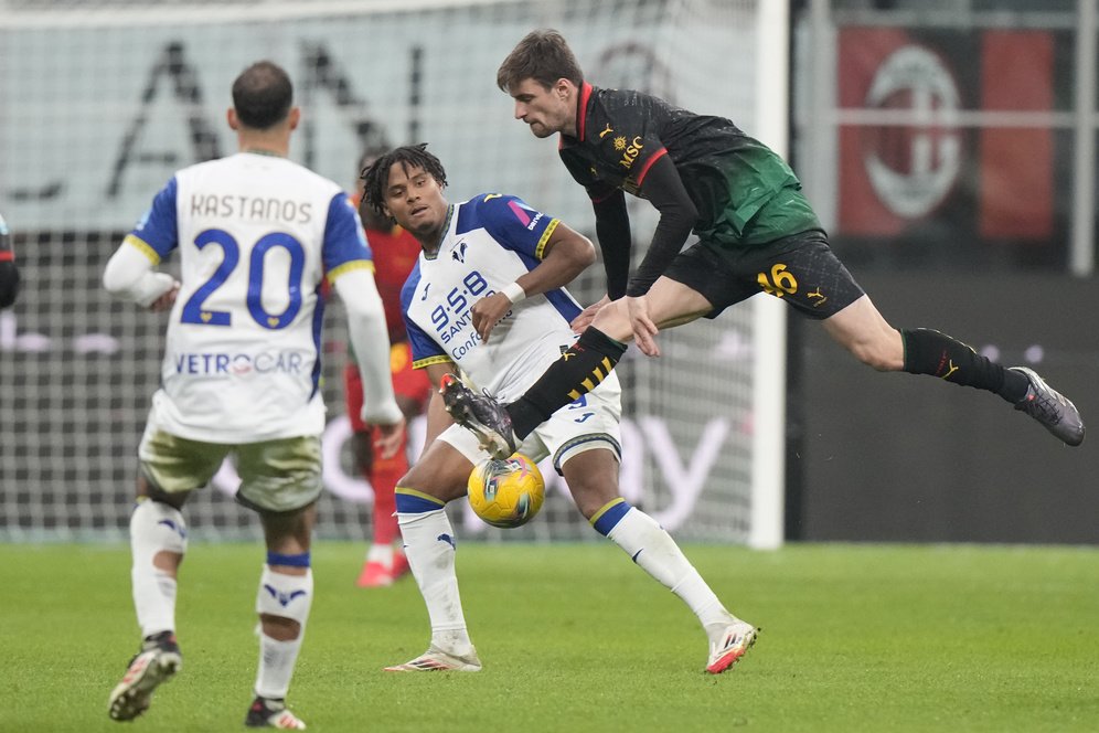Theo Hernandez Tidak Perlu Minta Maaf ke Milan Gara-gara Diving Theo Hernandez Tidak Perlu Minta Maaf ke Milan Gara-gara Diving