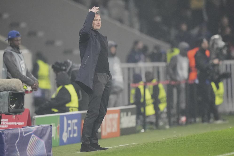 Kok Bisa? Feyenoord Pecat Pelatih Jelang Duel Kontra AC Milan di Liga Champions Kok Bisa? Feyenoord Pecat Pelatih Jelang Duel Kontra AC Milan di Liga Champions