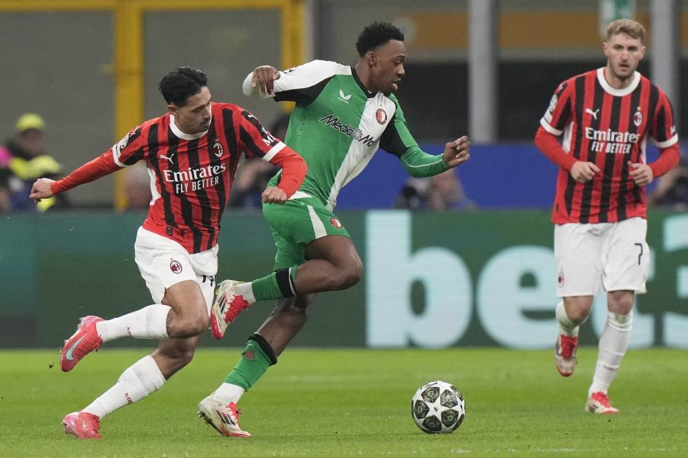 AC Milan Tersingkir dari Liga Champions Usai Dikalahkan Feyenoord AC Milan Tersingkir dari Liga Champions Usai Dikalahkan Feyenoord