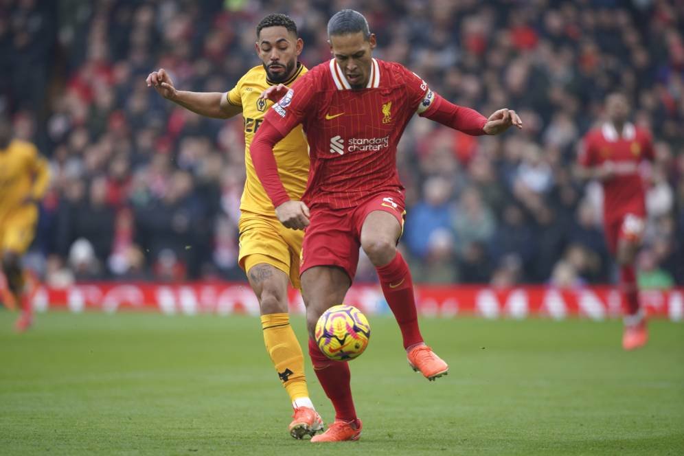 Kontrak di Liverpool Menipis, Van Dijk Bakal Ditawarkan ke Barcelona